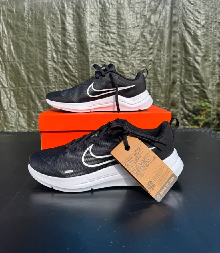 Used Adidas Nike Sneakers bike — image 2 of 5