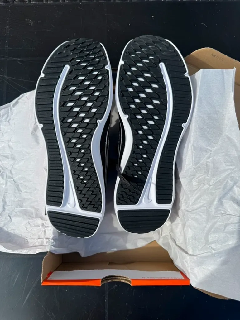 Used Adidas Nike Sneakers bike — image 4 of 5