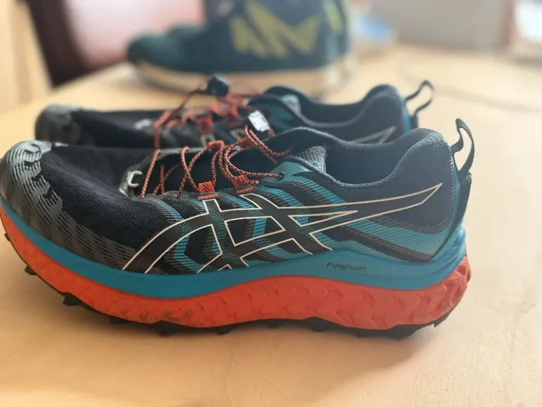 Asics Flytefoam bike d'occasion — image 2 sur 5