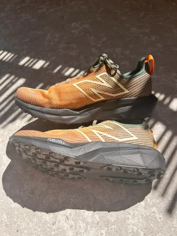 Used New Balance venym bike — image 7 of 8