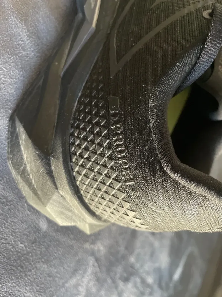 Used New Balance FuelCell Propel v5 bike — image 2 of 6