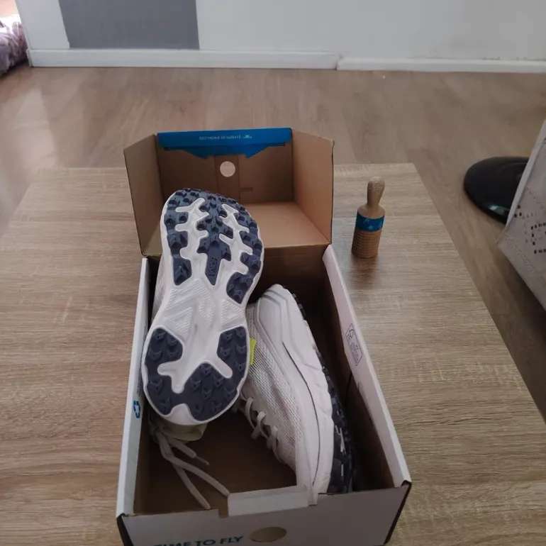 Used Hoka Running Shoes bike — image 3 of 3