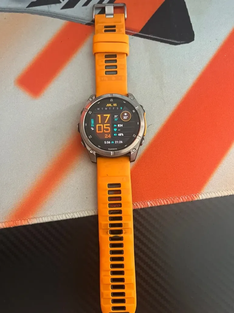 Used Garmin fenix 8 amoled sapphire titane 51mm bike — image 2 of 3