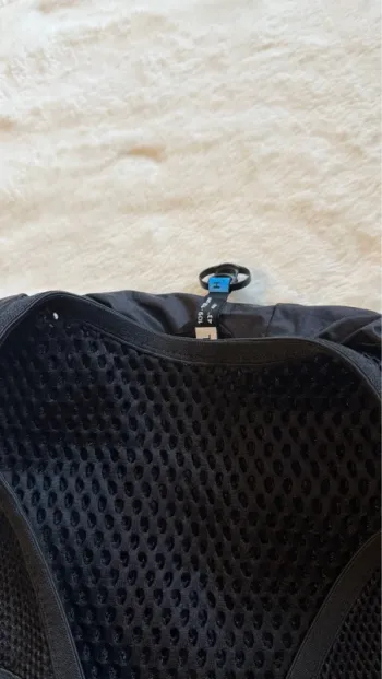 Used Salomon Active Skin 8L bike — image 3 of 4