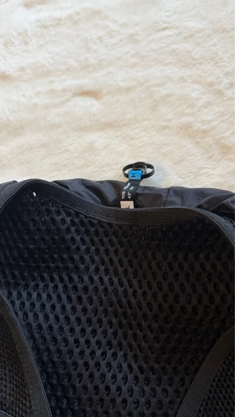 Used Salomon Active Skin 8L bike — image 3 of 4