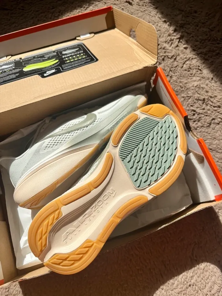Used Nike Air Zoom Vomero bike — image 2 of 5