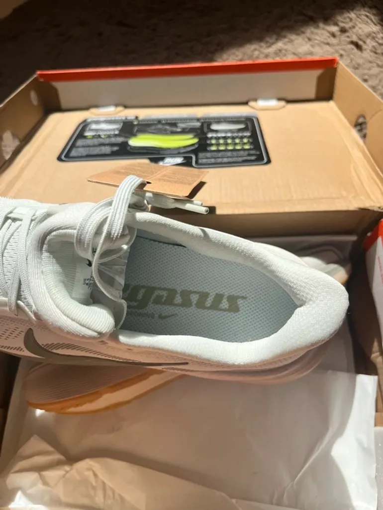 Used Nike Air Zoom Vomero bike — image 3 of 5