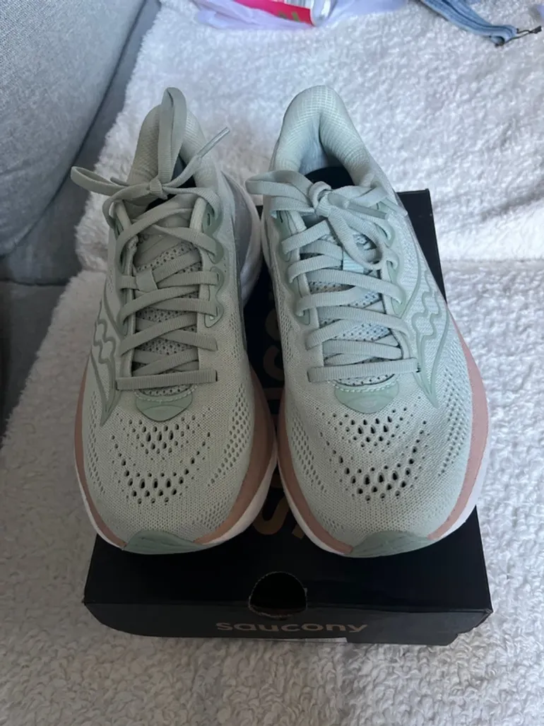 Used Saucony Running Shoes Women bike — image 2 of 6