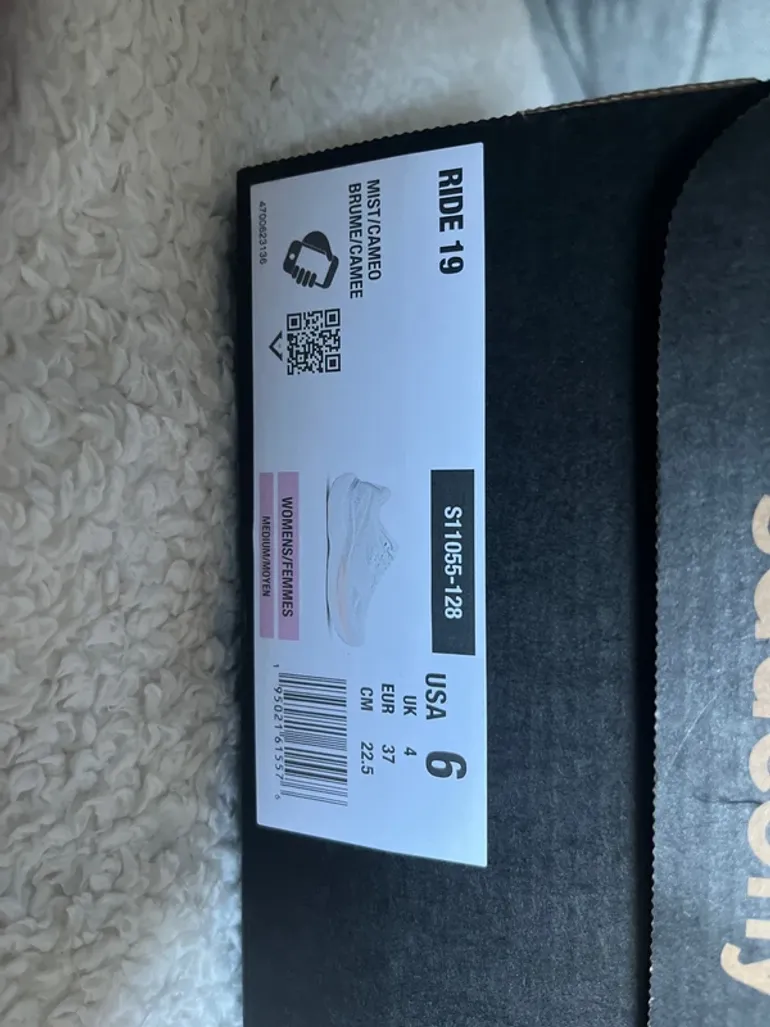 Used Saucony Running Shoes Women bike — image 6 of 6