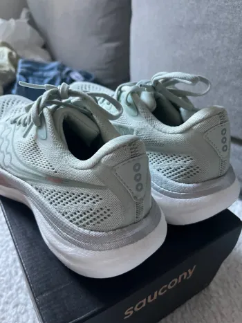 Used Saucony Running Shoes Women bike — image 4 of 6