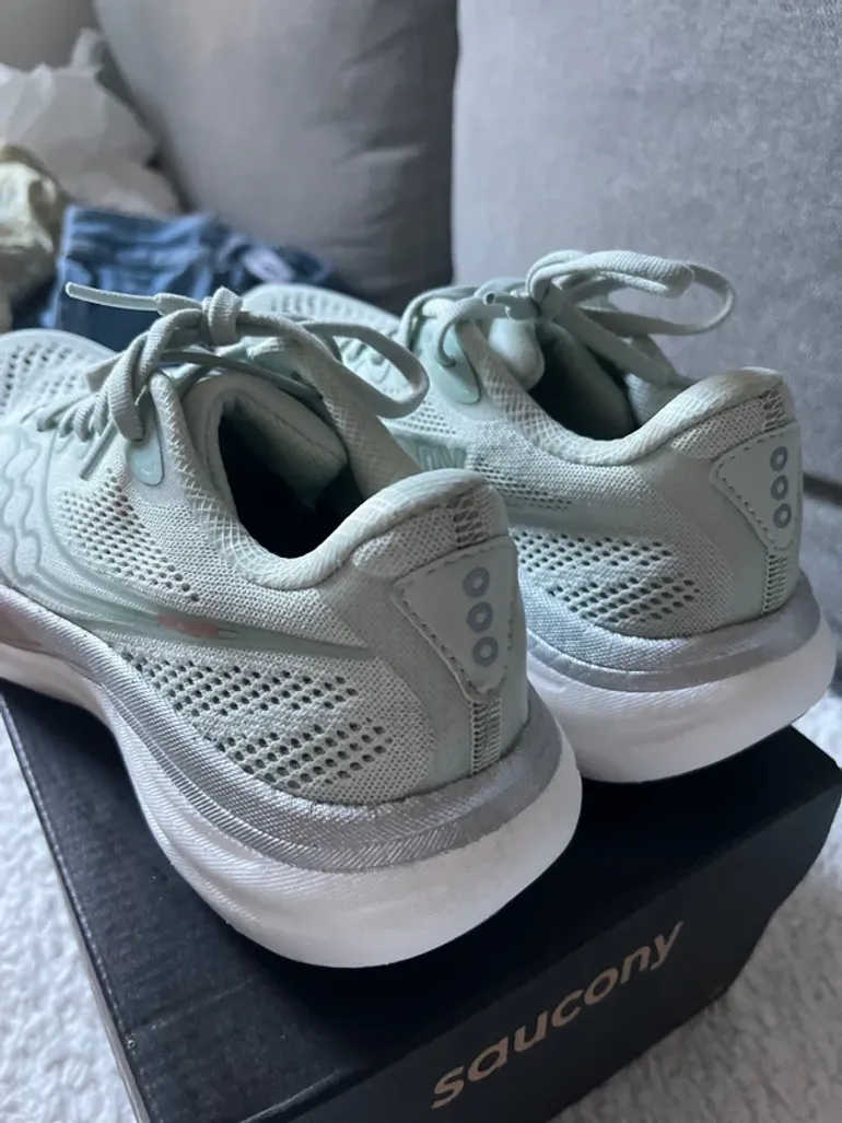 Used Saucony Running Shoes Women bike — image 4 of 6