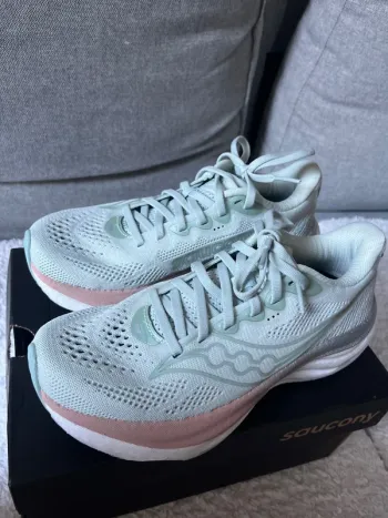 Used Saucony Running Shoes Women bike — image 3 of 6