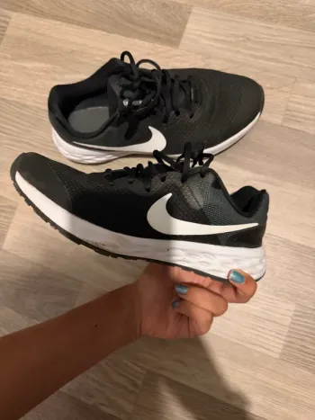 Nike Chaussure de sport bike d'occasion — image 8 sur 10