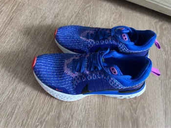 Used Nike sneakers 38.5 bike — image 3 of 3