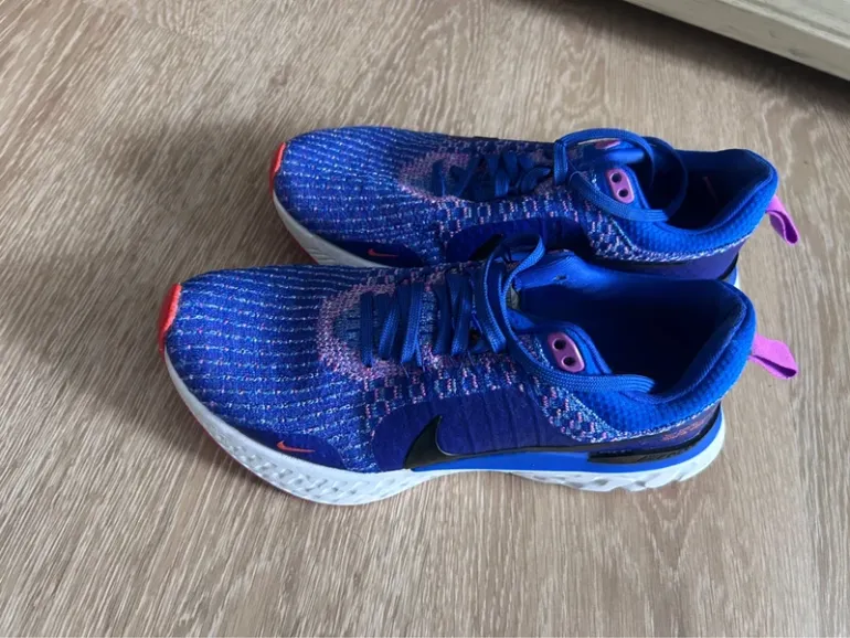 Used Nike sneakers 38.5 bike — image 3 of 3