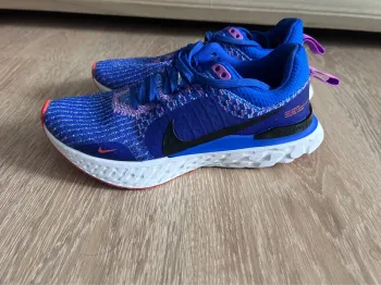 Used Nike sneakers 38.5 bike