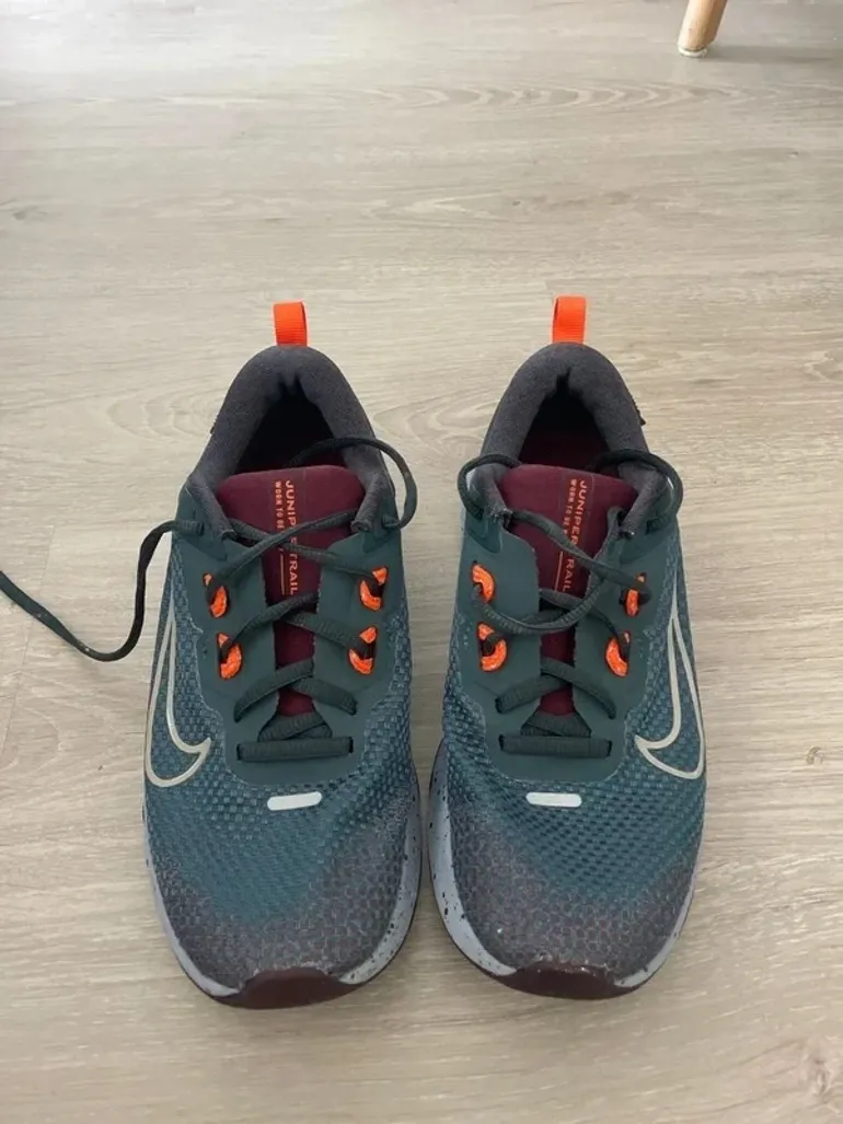 Used Nike Juniper Trail Gore-Tex bike — image 4 of 10