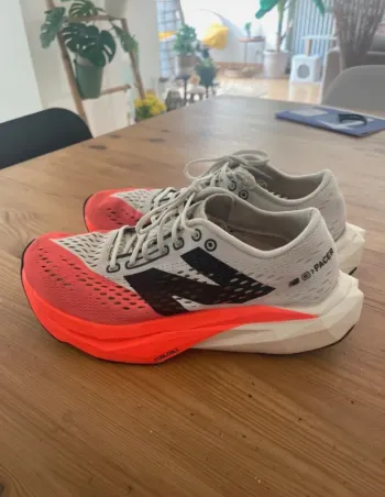 Used New Balance Supercomb Fuelcell Pacer v2 bike