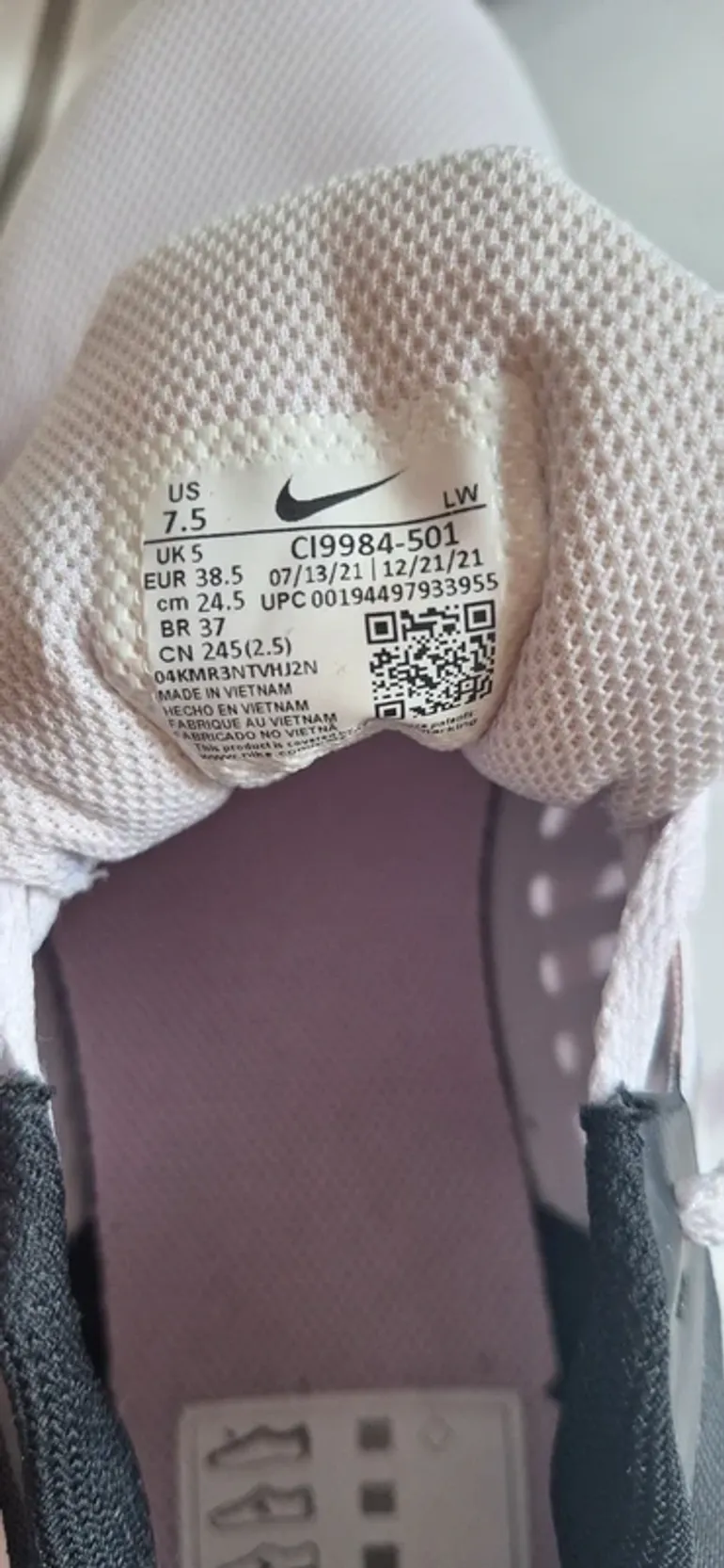 Rose Nike Schuhe / schwarz bike d'occasion — image 5 sur 5