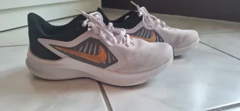 Rose Nike Schuhe / schwarz bike d'occasion — image 3 sur 5