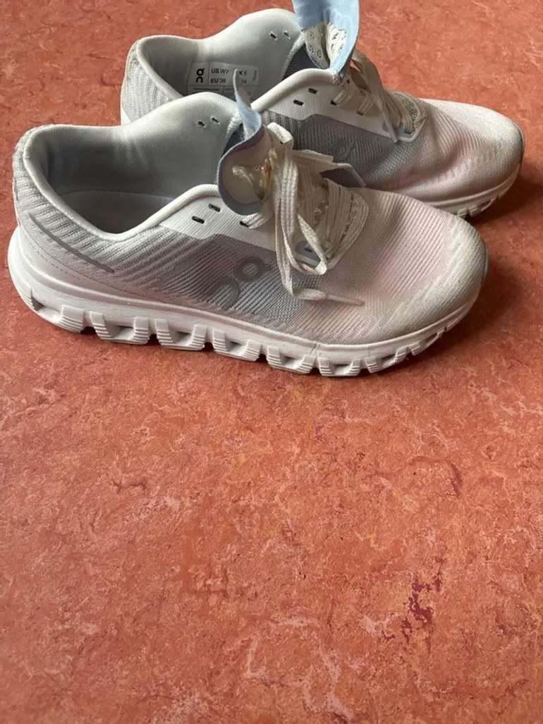 Used On Running Cloud bike — image 3 of 4