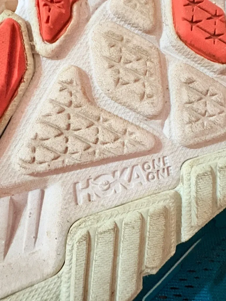 Used Hoka Arahi 5 bike — image 8 of 11