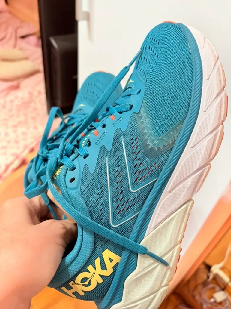 Used Hoka Arahi 5 bike — image 2 of 11