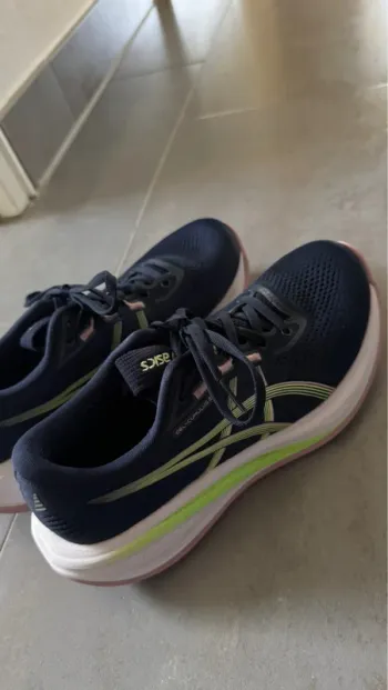 Used Asics Gel Cumulus 28 bike