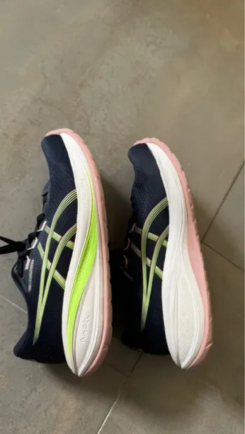 Used Asics Gel Cumulus 28 bike — image 4 of 7