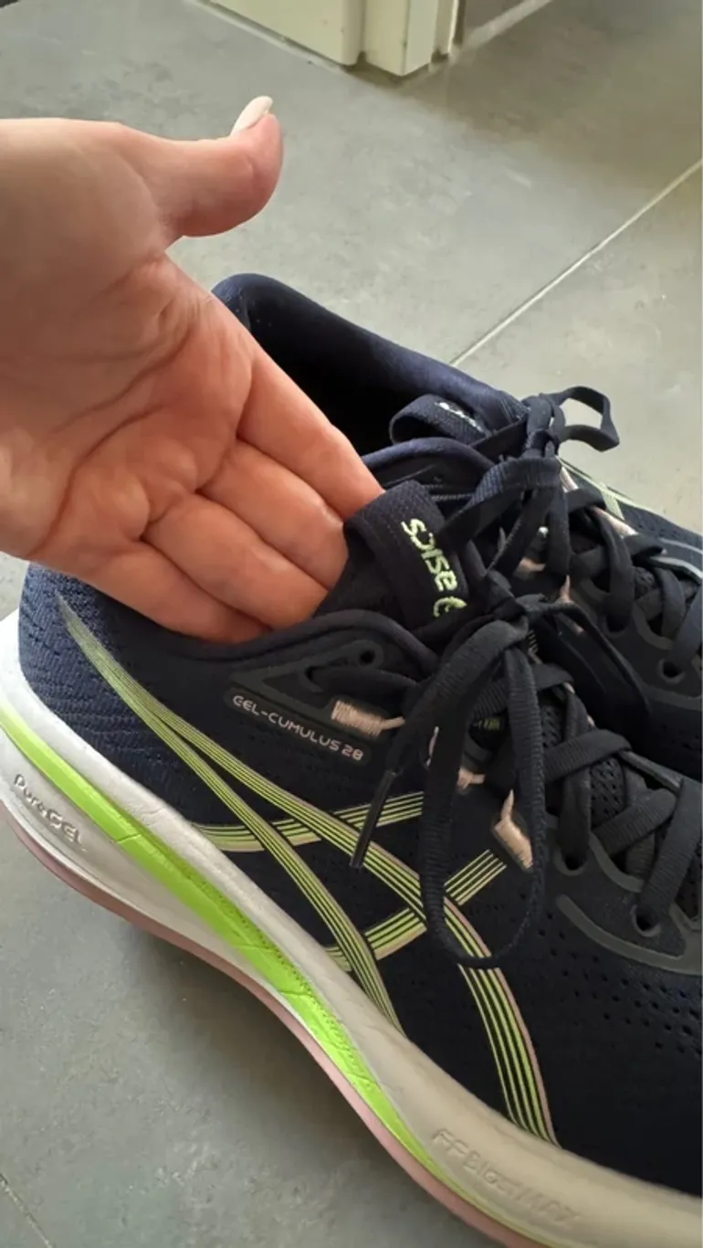 Used Asics Gel Cumulus 28 bike — image 2 of 7