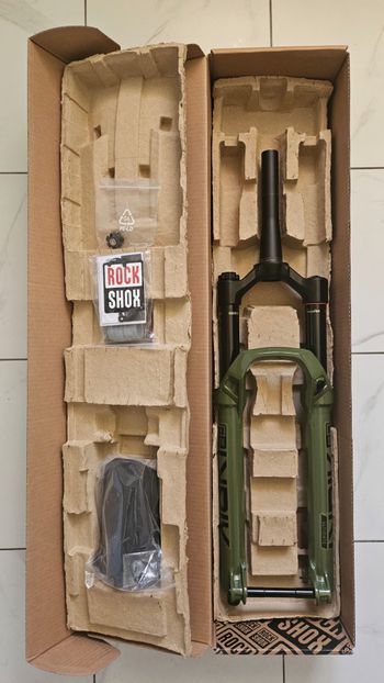 Used RockShox Lyrik Ultimate Charger 3.1 RC2 27.5 140mm offset 37mm 2025 bike