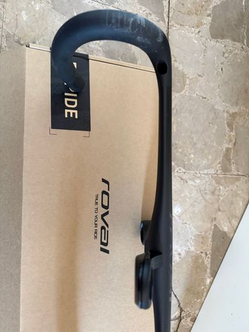 Used Roval Rapide Handlebar 2024 bike — image 4 of 6