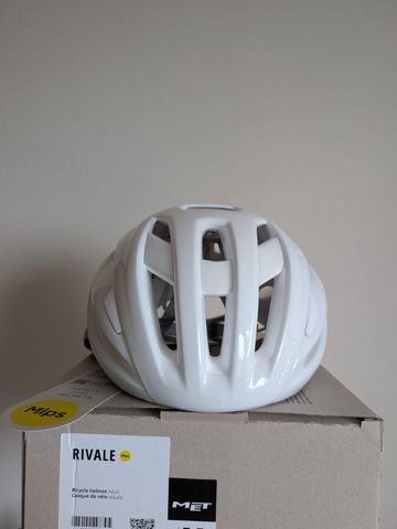 Used MET Rivale Helmet 2026 bike — image 2 of 6