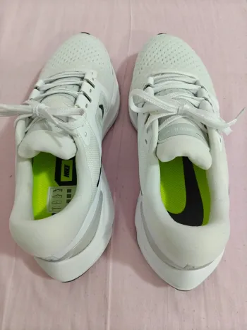 Used Nike Air Zoom Vomero 16 bike — image 4 of 7