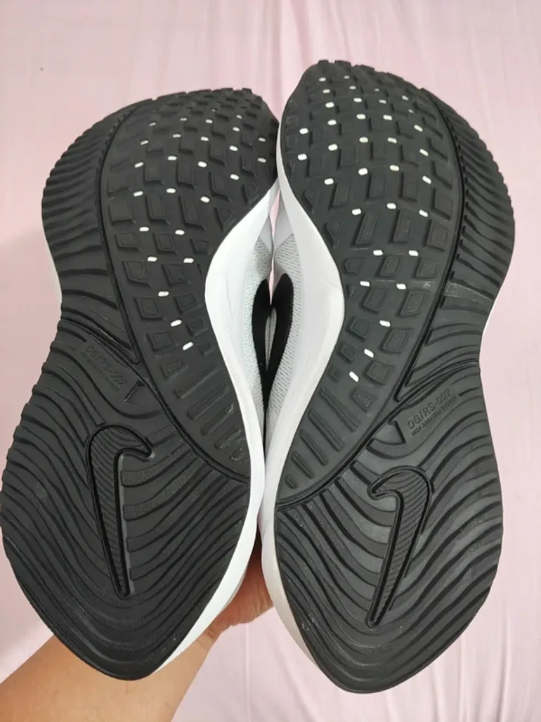 Used Nike Air Zoom Vomero 16 bike — image 5 of 7
