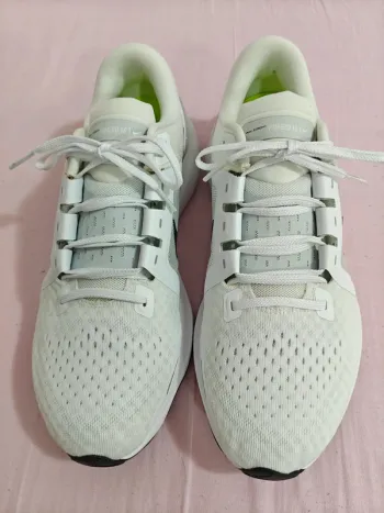 Used Nike Air Zoom Vomero 16 bike — image 3 of 7
