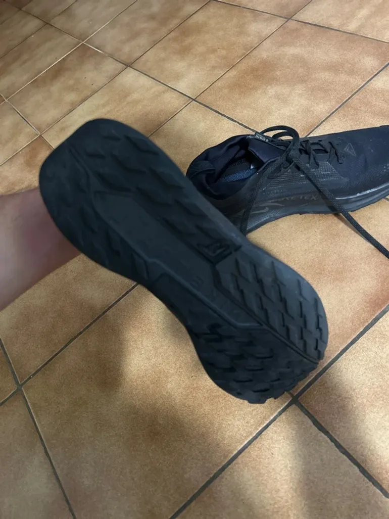 Used Nike Gore-Tex bike — image 4 of 5