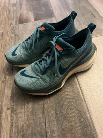 Used Nike ZoomX Invincible Run 3 bike — image 2 of 5