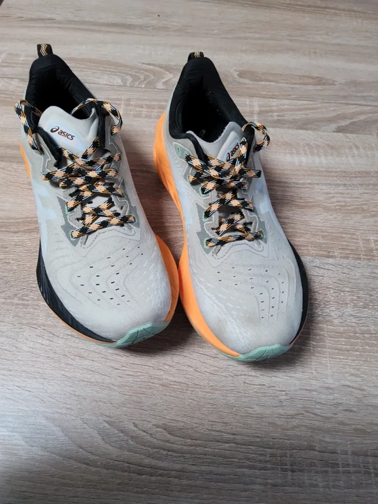 Used Asics Novablast 4 bike — image 2 of 4