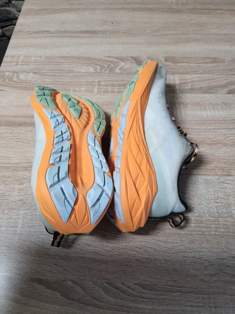 Used Asics Novablast 4 bike — image 4 of 4