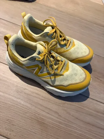 Used New Balance Hierro V9 bike — image 2 of 6