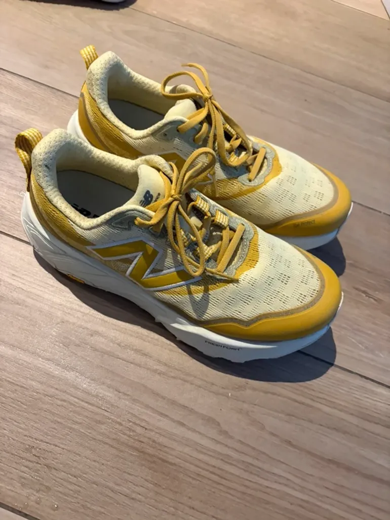 Used New Balance Hierro V9 bike — image 2 of 6