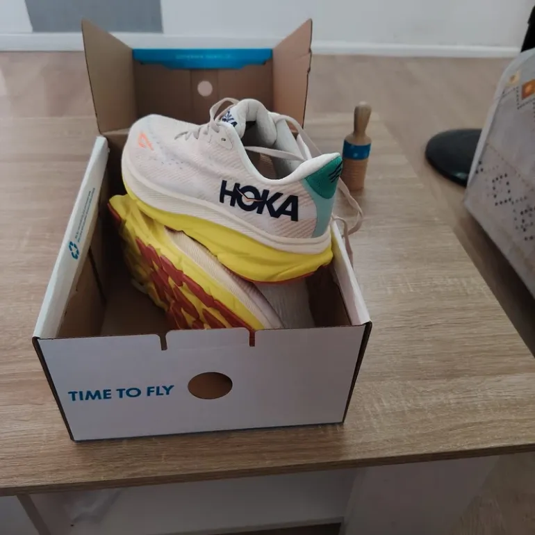 Used Hoka Chaussures bike — image 2 of 3