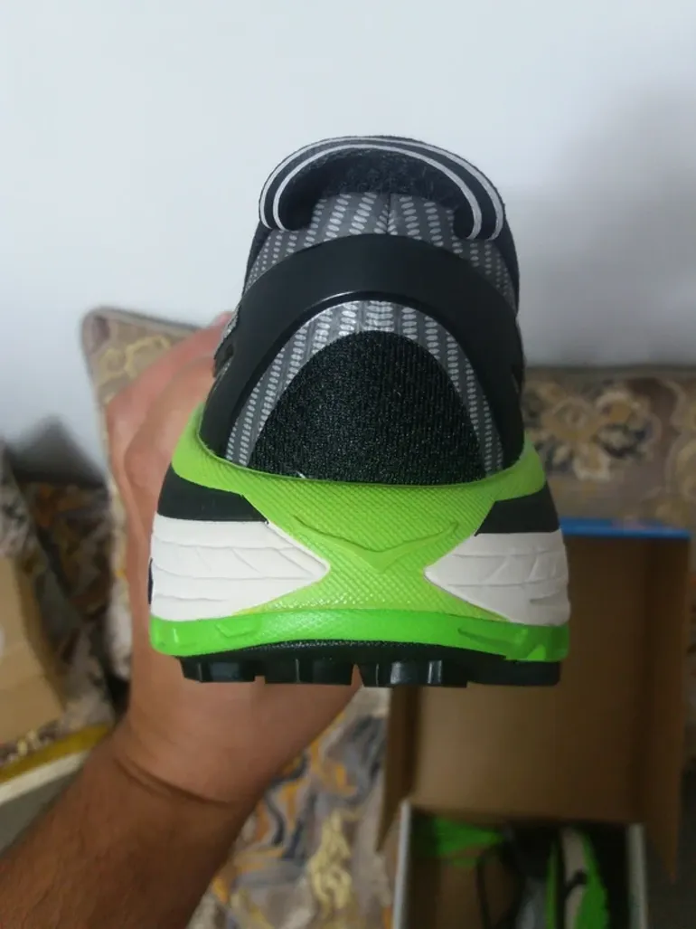 Used Hoka One Running Shoes bike — image 6 of 14