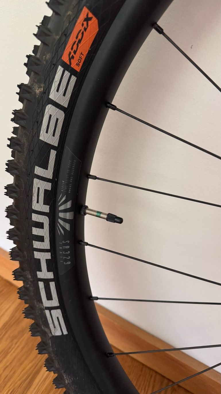 Used Canyon Neuron E-MTB Front Wheel 2025 bike — image 3 of 4