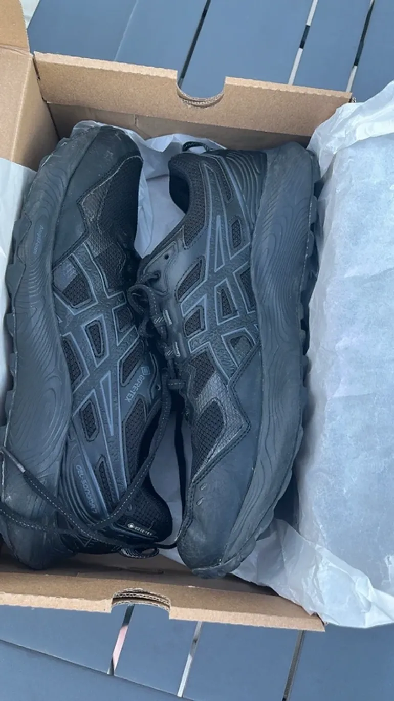 Used Asics running shoes bike — image 4 of 7