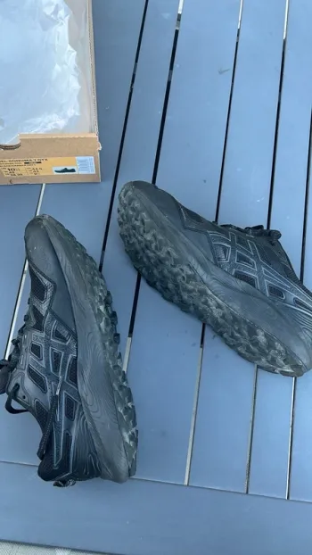 Used Asics running shoes bike — image 2 of 7