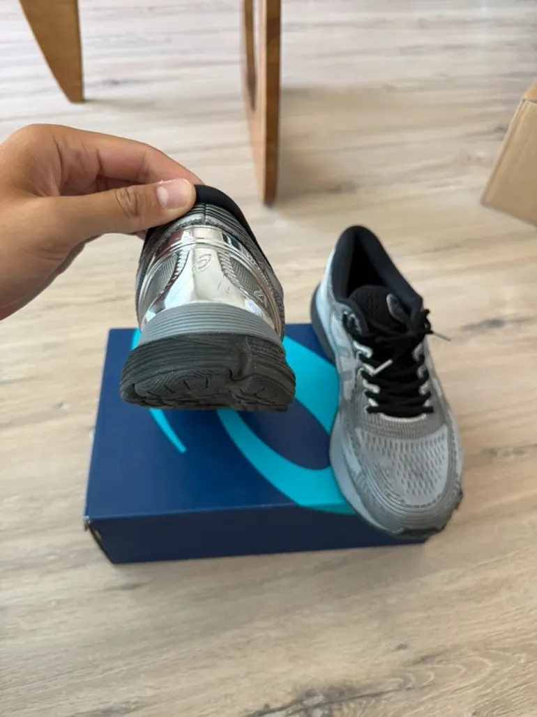 Używany Asics Gel Nimbus 21 bike — zdjęcie 2 z 6