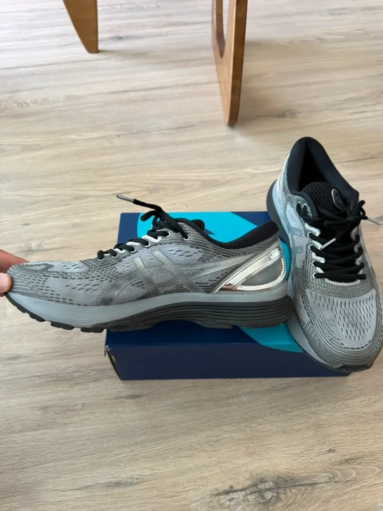 Używany Asics Gel Nimbus 21 bike — zdjęcie 3 z 6