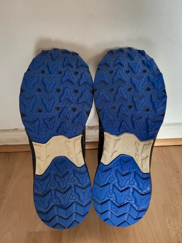 Asics Gel Venture 10 WP bike d'occasion — image 3 sur 6